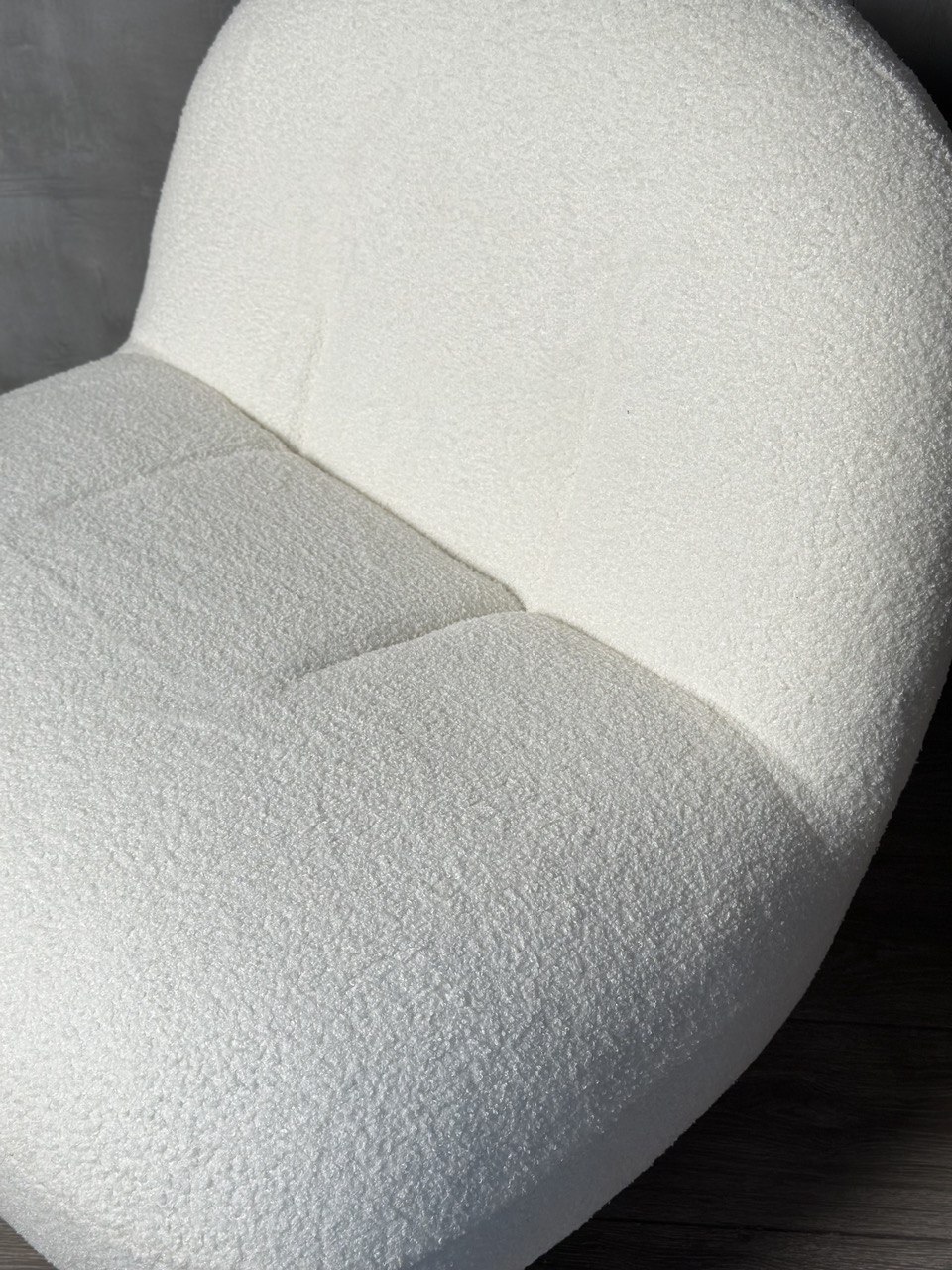 Swivel Lounge Chair. 8Ellement