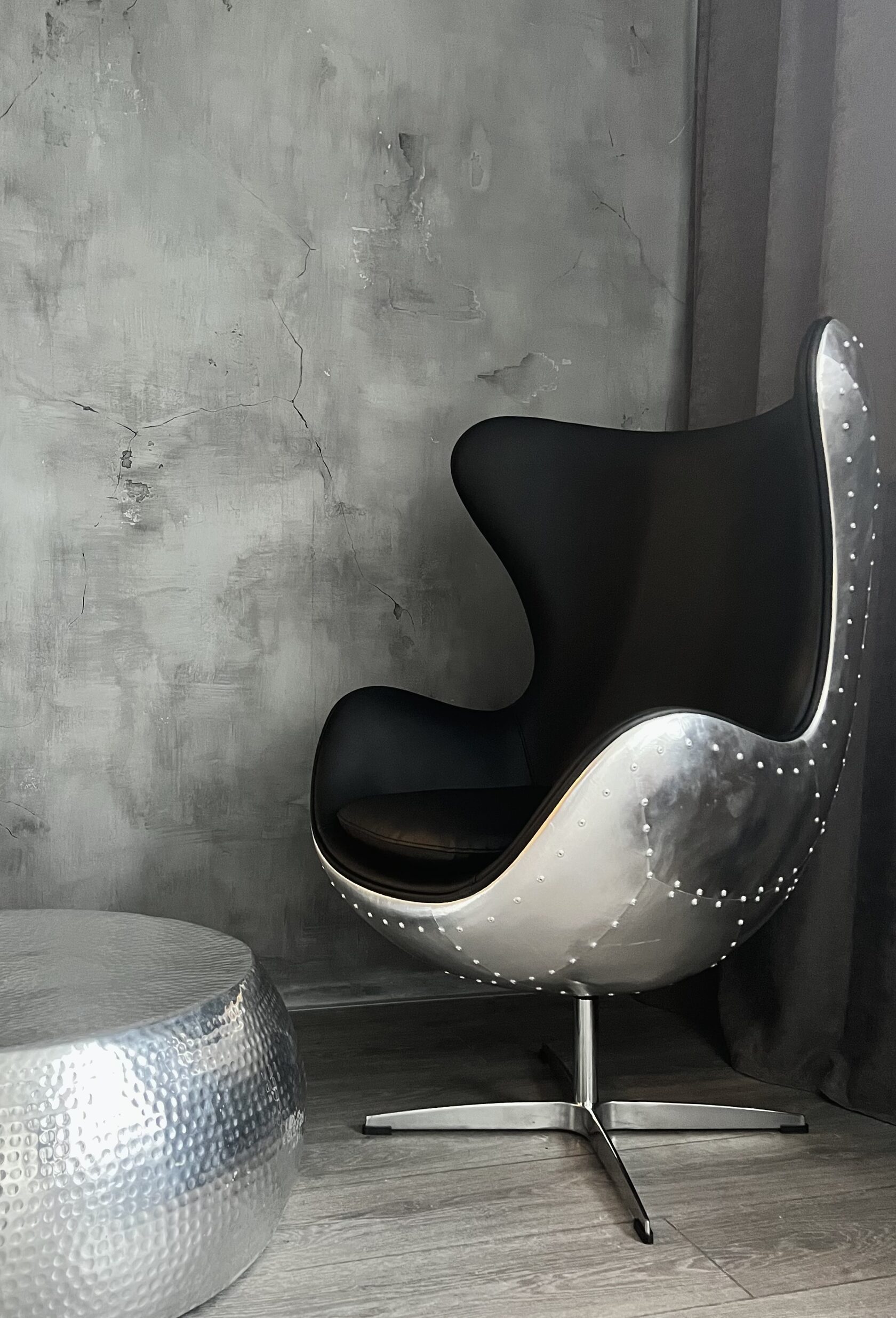 Aviator egg chair. 8Ellement