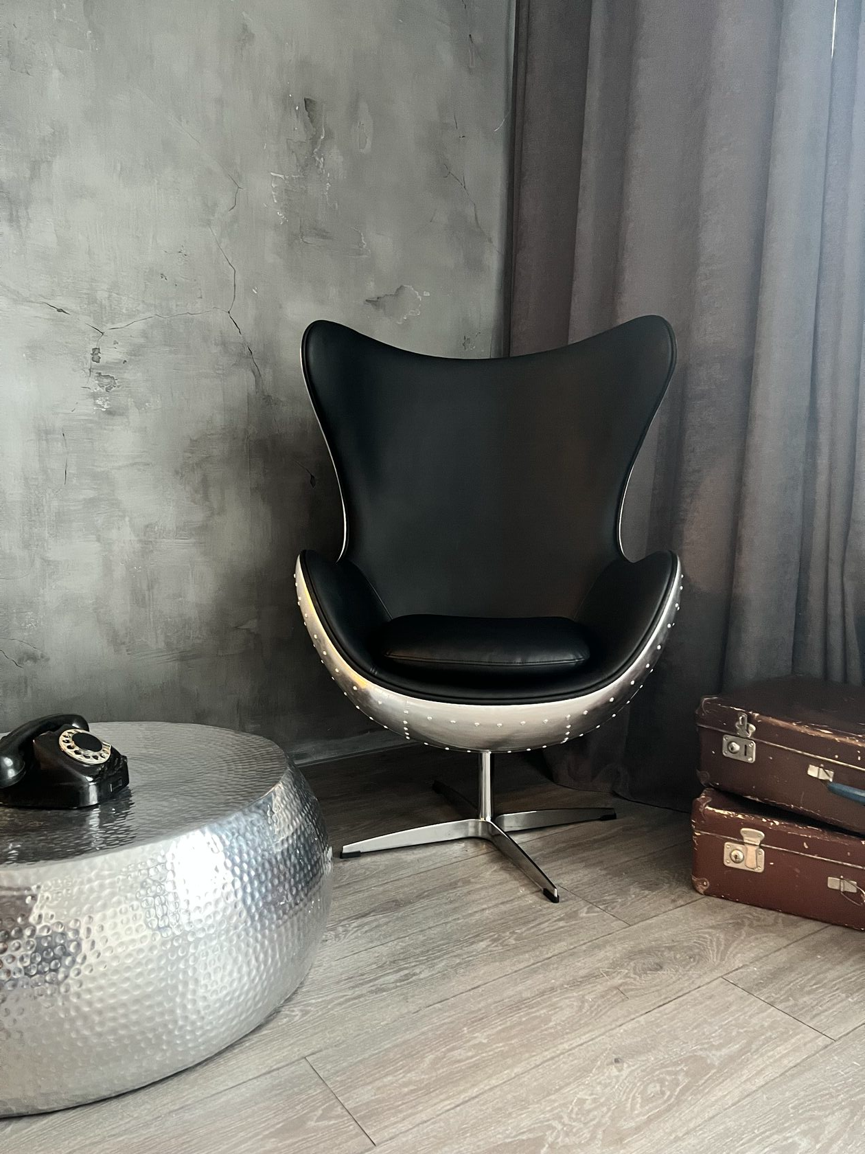 Aviator egg chair. 8Ellement