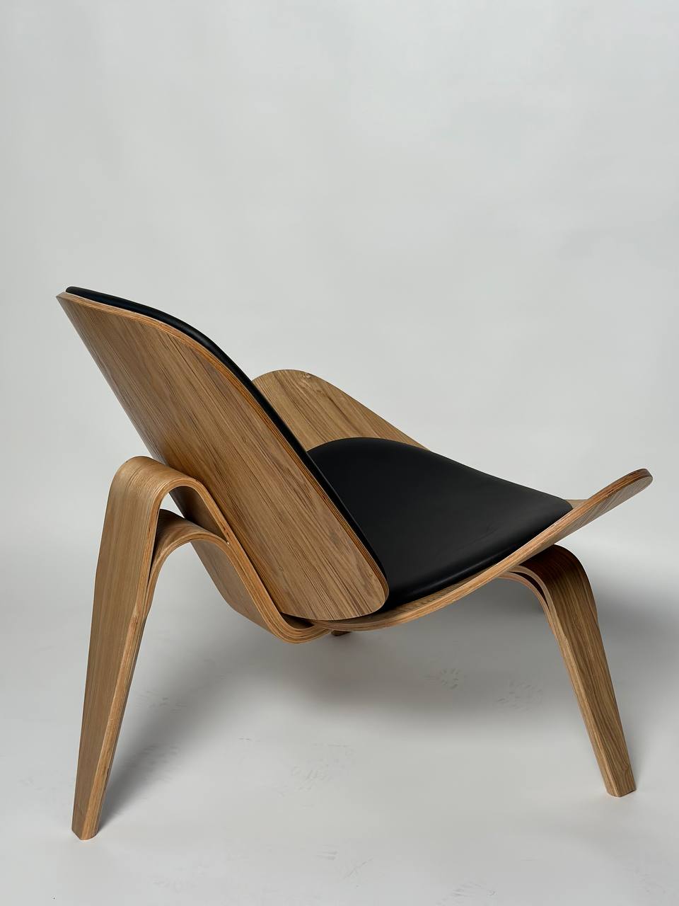 Hans J Wegner Style replica. 8Ellement