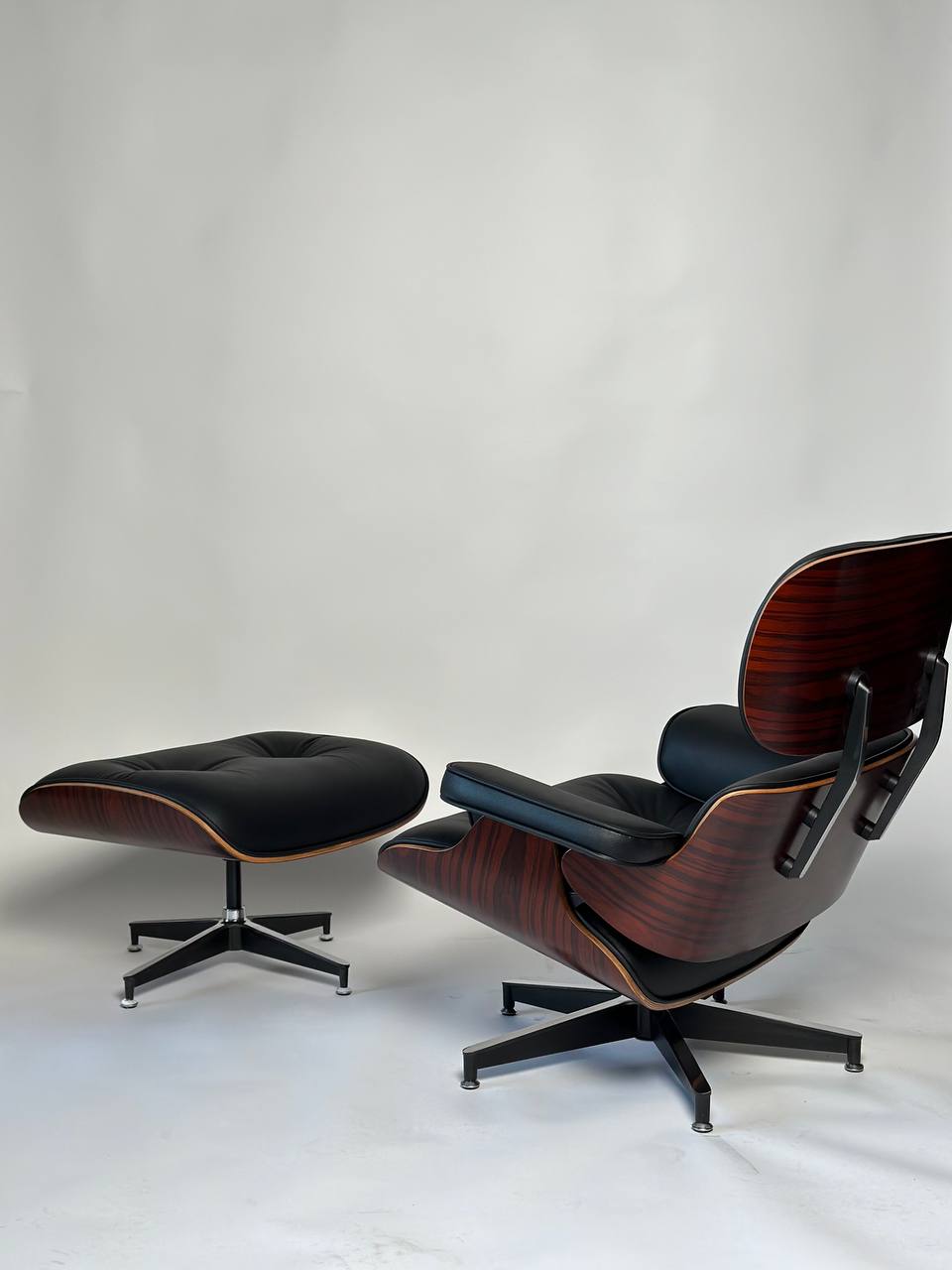 Eames Lounge Chair replica. 8Ellement