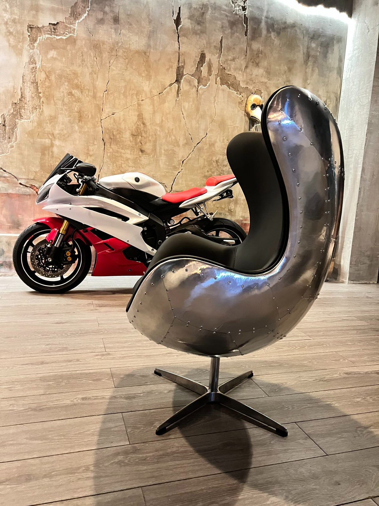 Aviator egg chair. 8Ellement