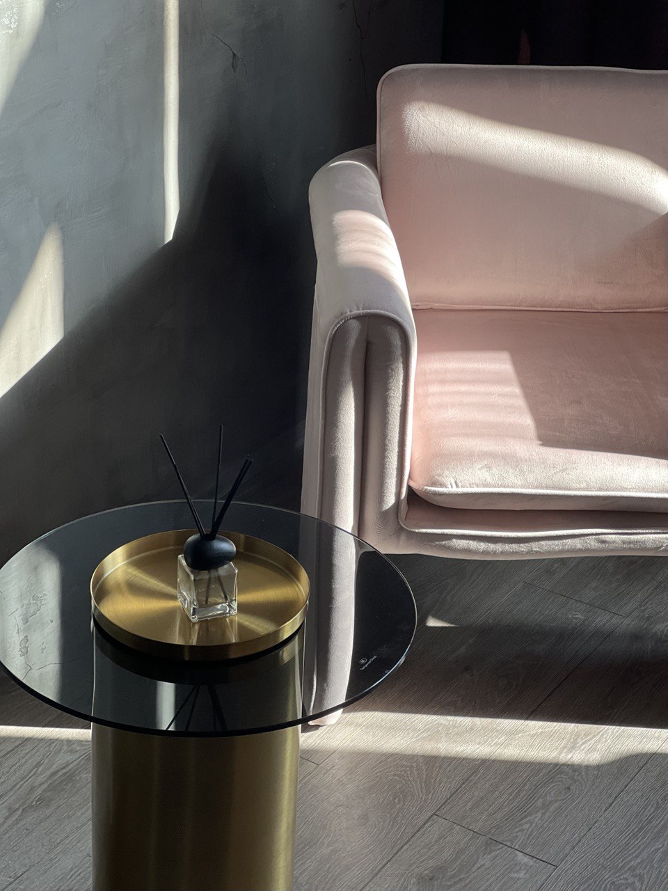 Floria Velvet Chair. 8Ellement