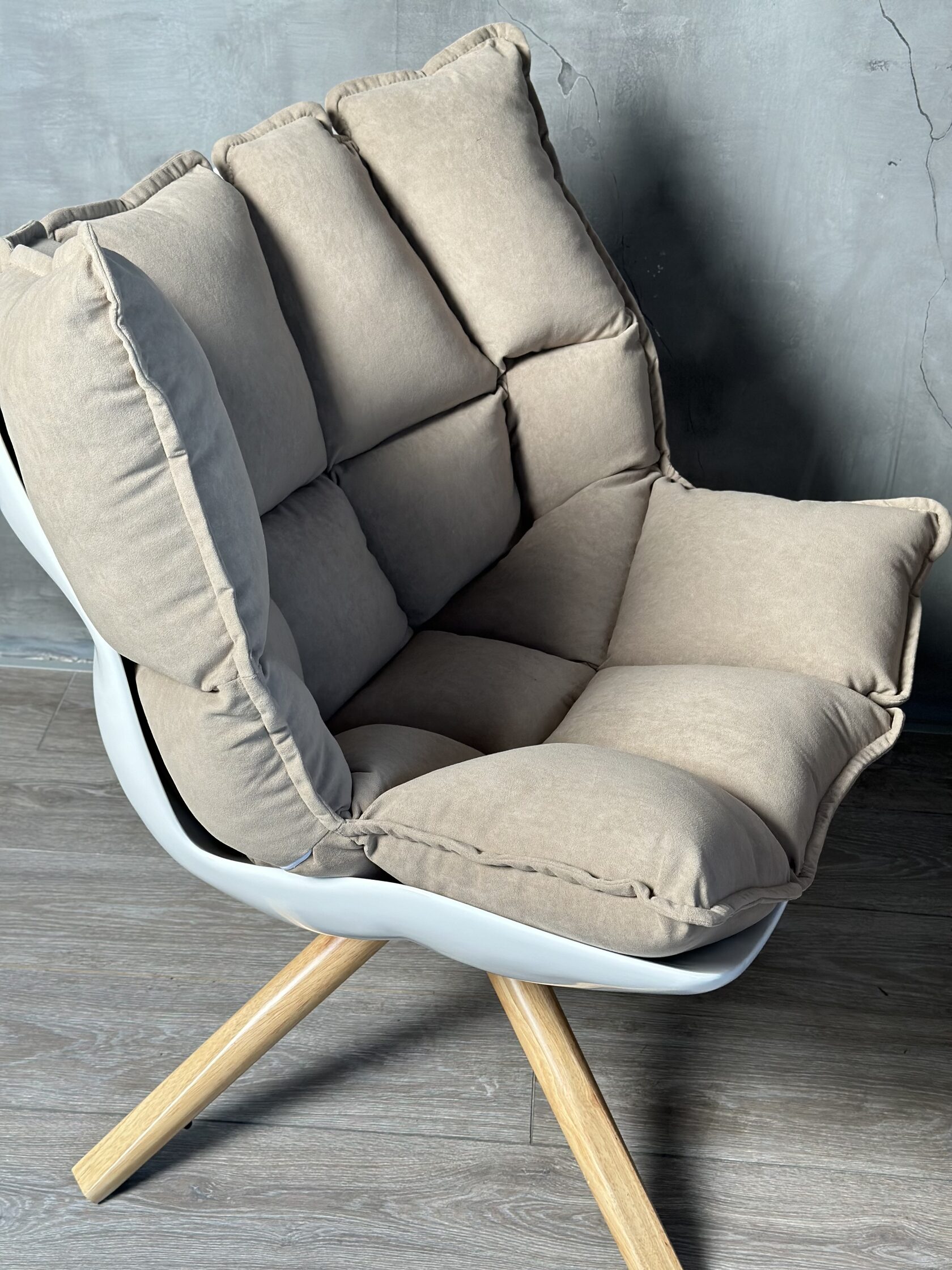 HUSK chair. 8Ellement